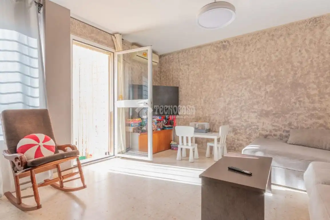 Sala d'estar de Casa adosada en venda en Málaga amb Aire condicionat i Traster