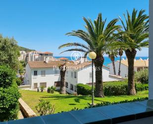 Vista exterior de Planta baixa de lloguer en Sitges amb Jardí privat, Terrassa i Balcó