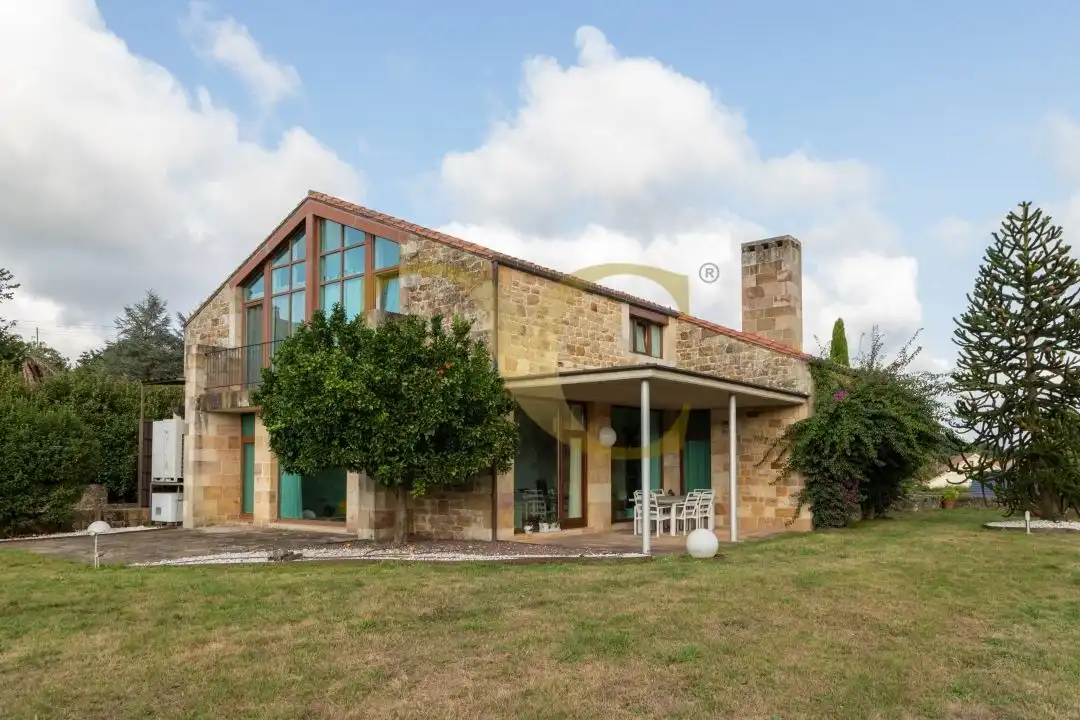 Vista exterior de Casa o chalet en venta en Santa Cruz de Bezana con Aire acondicionado, Calefacción y Jardín privado