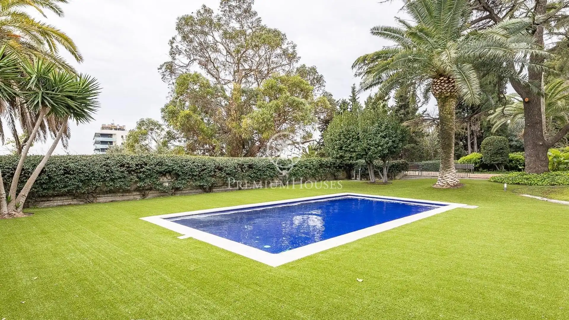 Piscina de Piso en venta en Esplugues de Llobregat con Aire acondicionado, Calefacción y Jardín privado