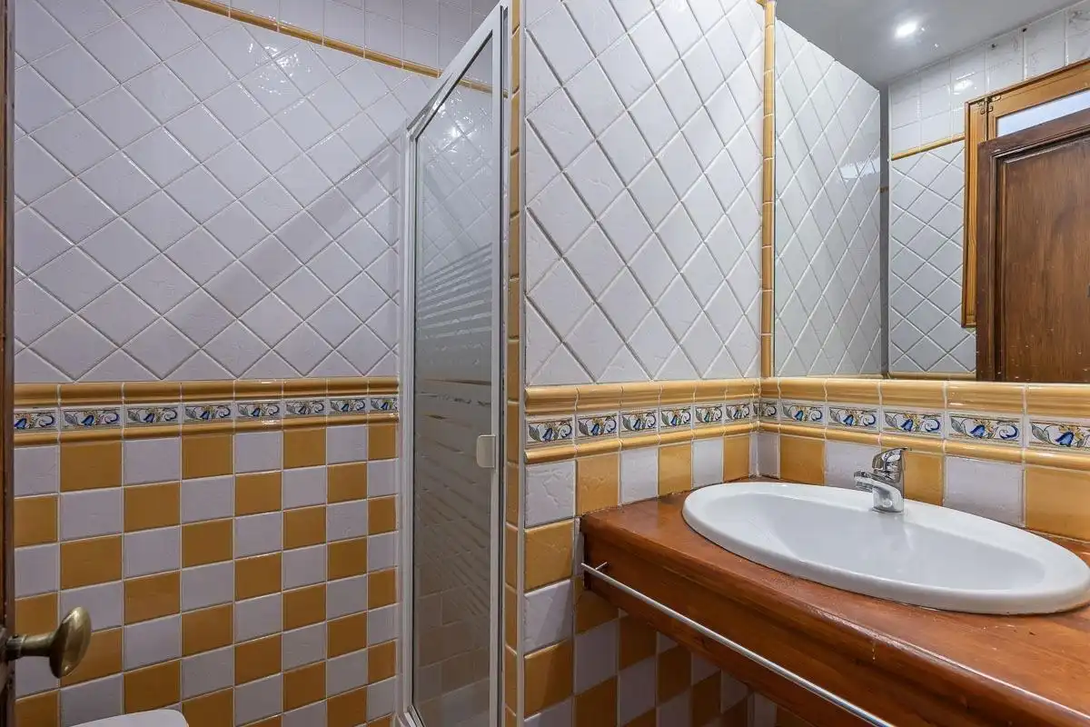 Bany de Casa o xalet de lloguer en Granada amb Calefacció, Terrassa i Moblat