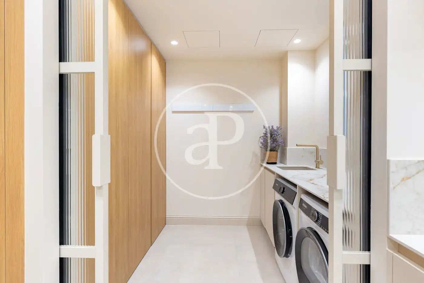 Flat for sale in Barcelona  with Air Conditioner, Heating and Furnished