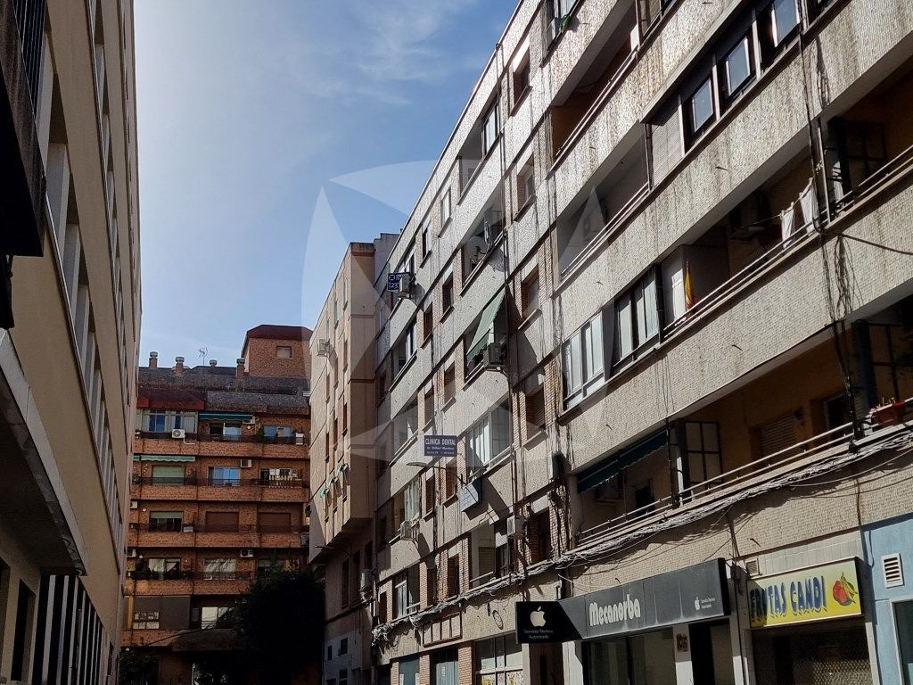 Vista exterior de Piso en venta en Cáceres Capital