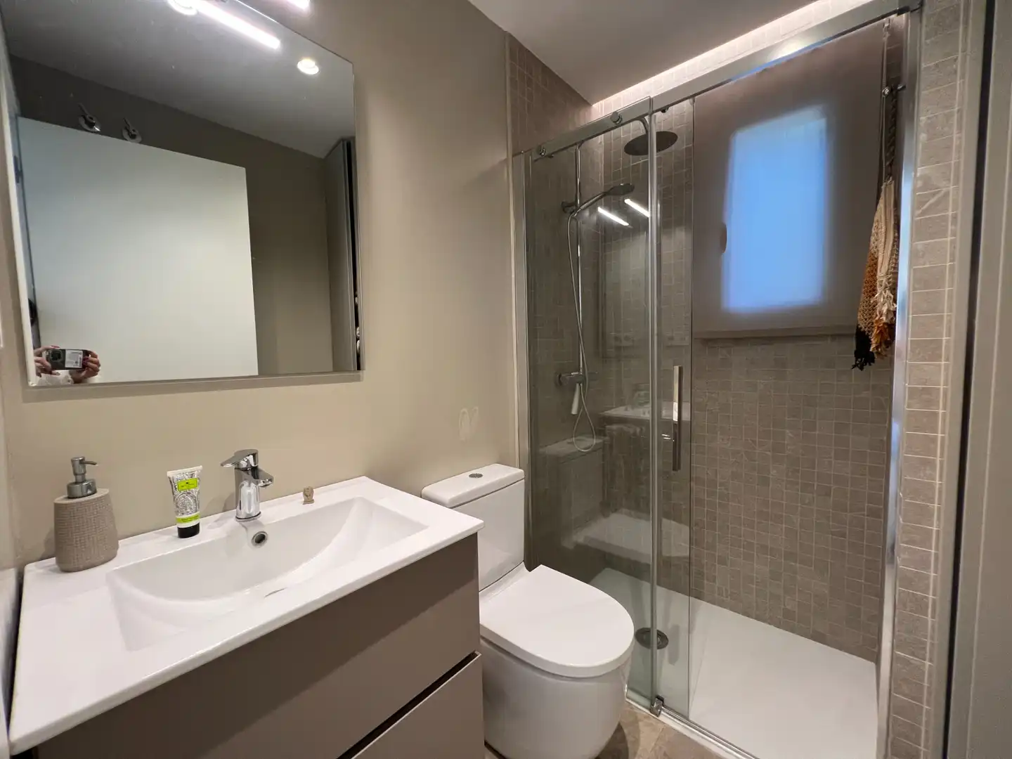 Bathroom of Houses for rent in Castelldefels  with Air Conditioner, Heating and Private garden