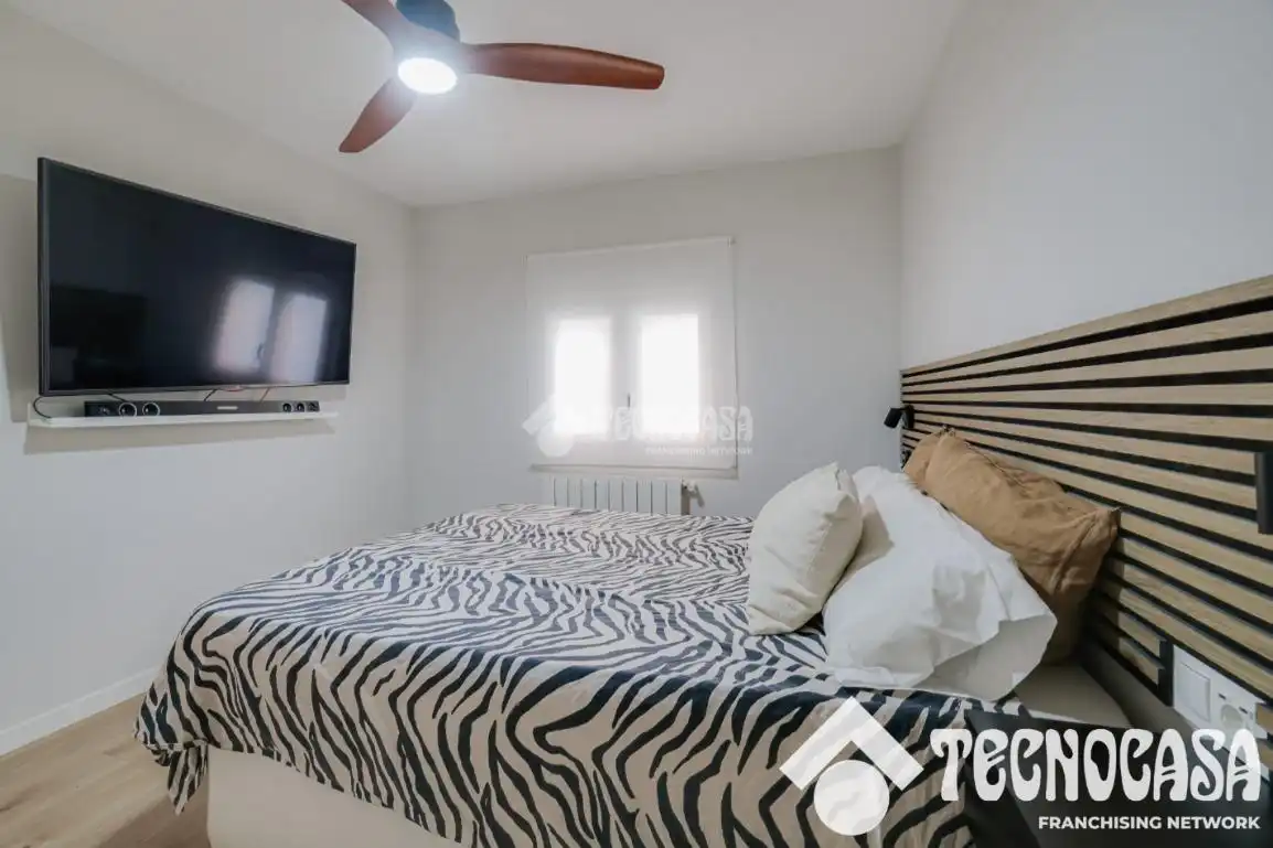 Bedroom of Flat for sale in Santa Coloma de Gramenet  with Air Conditioner, Heating and Parquet flooring