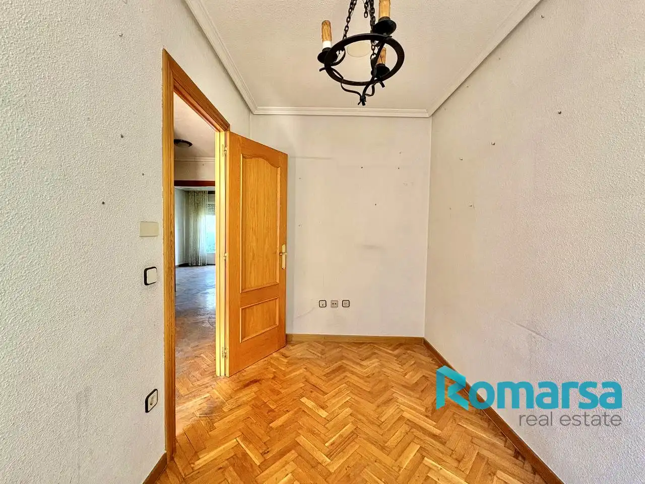 Bedroom of Detached homes for sale in Ávila  with Heating, Private garden and Parquet flooring