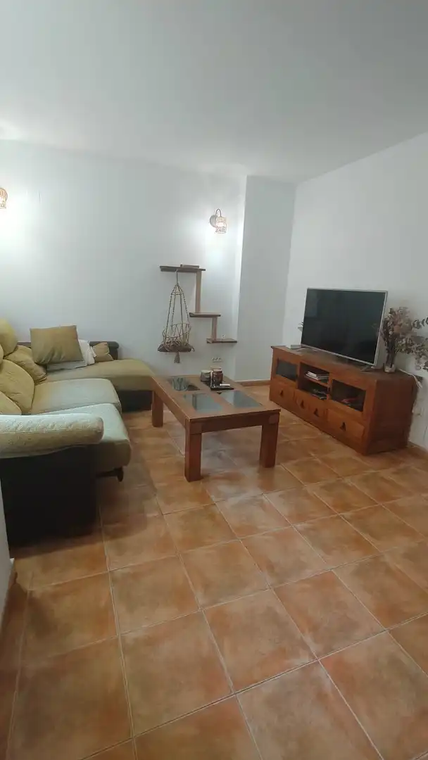 Wohnzimmer von Einfamilien-Reihenhaus zur Miete in Algeciras mit Privatgarten und Möbliert