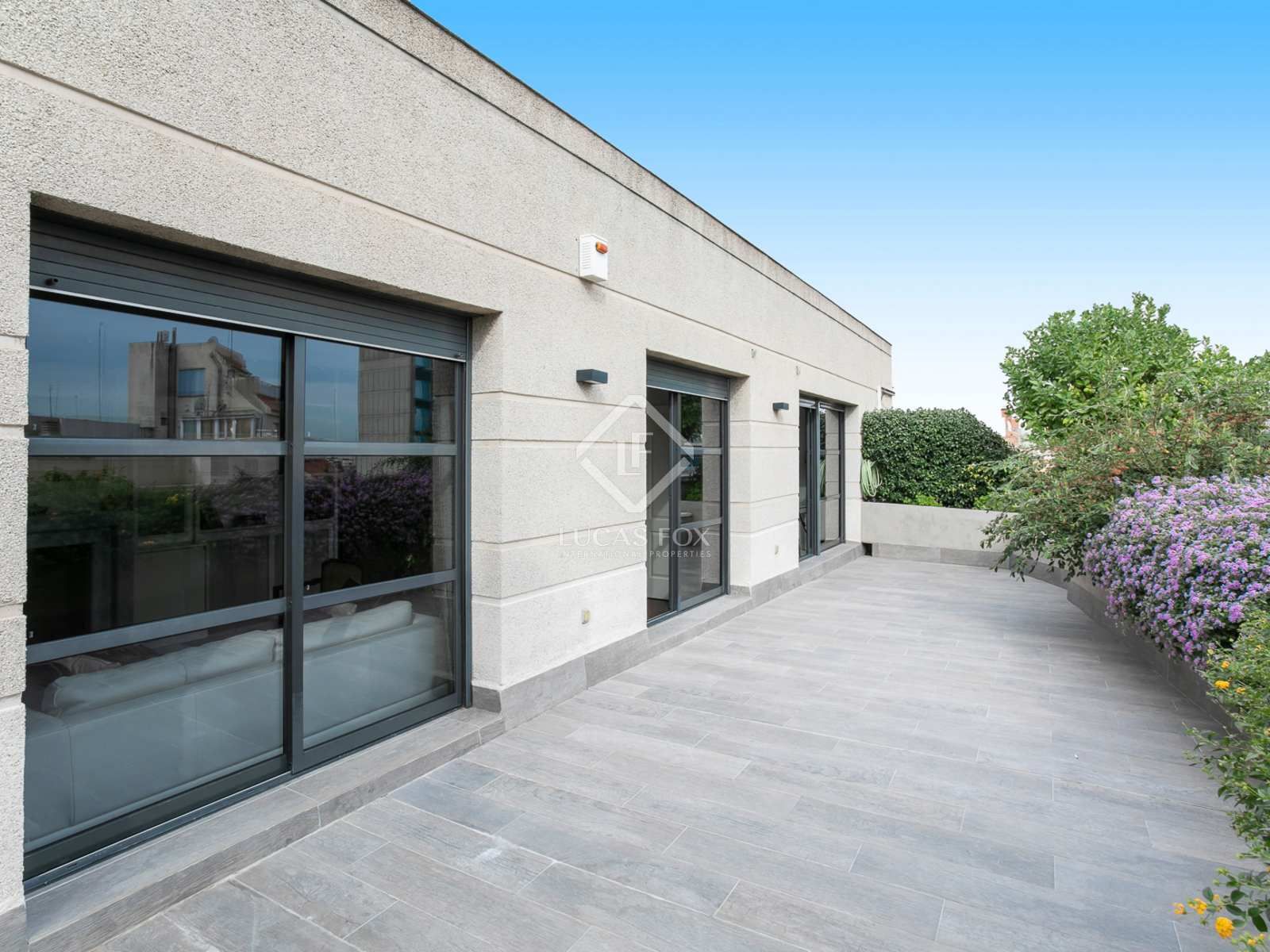 Exterior view of Attic for sale in  Barcelona Capital  with Air Conditioner, Heating and Terrace