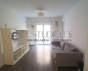 Living room of Flat for sale in Salamanca Capital  with Heating, Furnished and Balcony