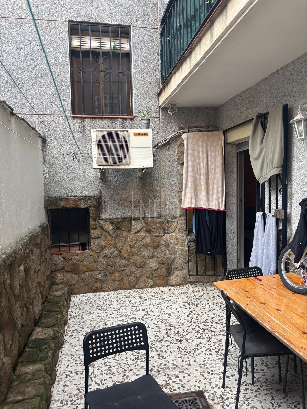 Vista exterior de Planta baja en venta en  Madrid Capital con Calefacción