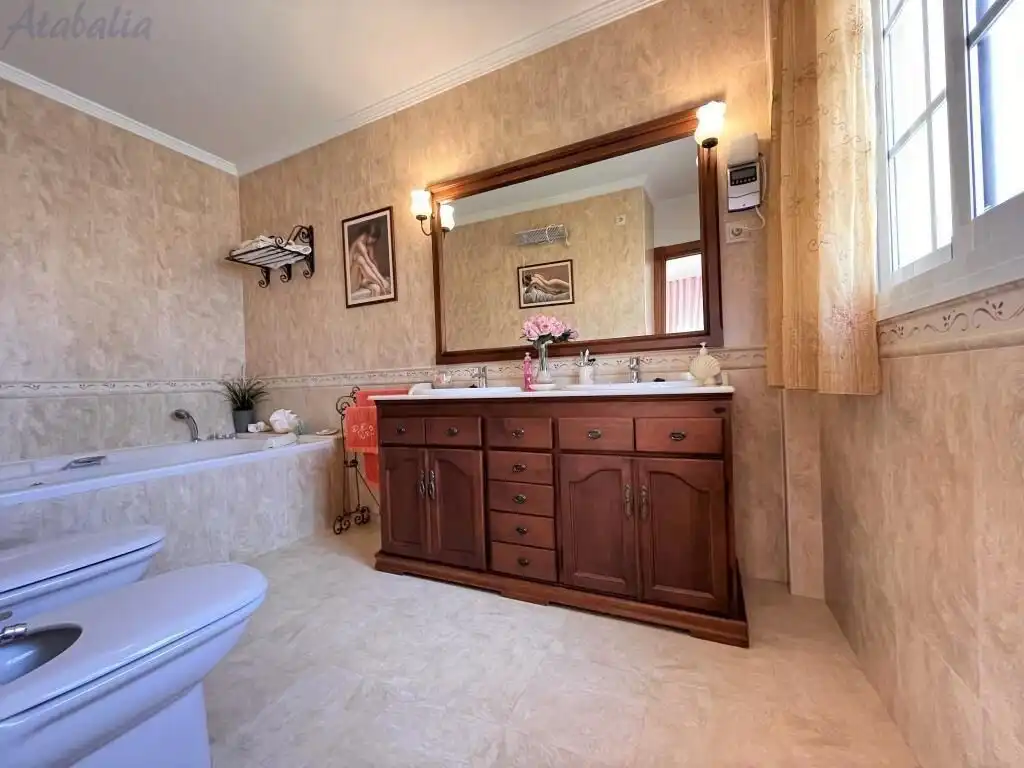 Baño de Casa o chalet en venta en Málaga con Aire acondicionado, Calefacción y Jardín privado