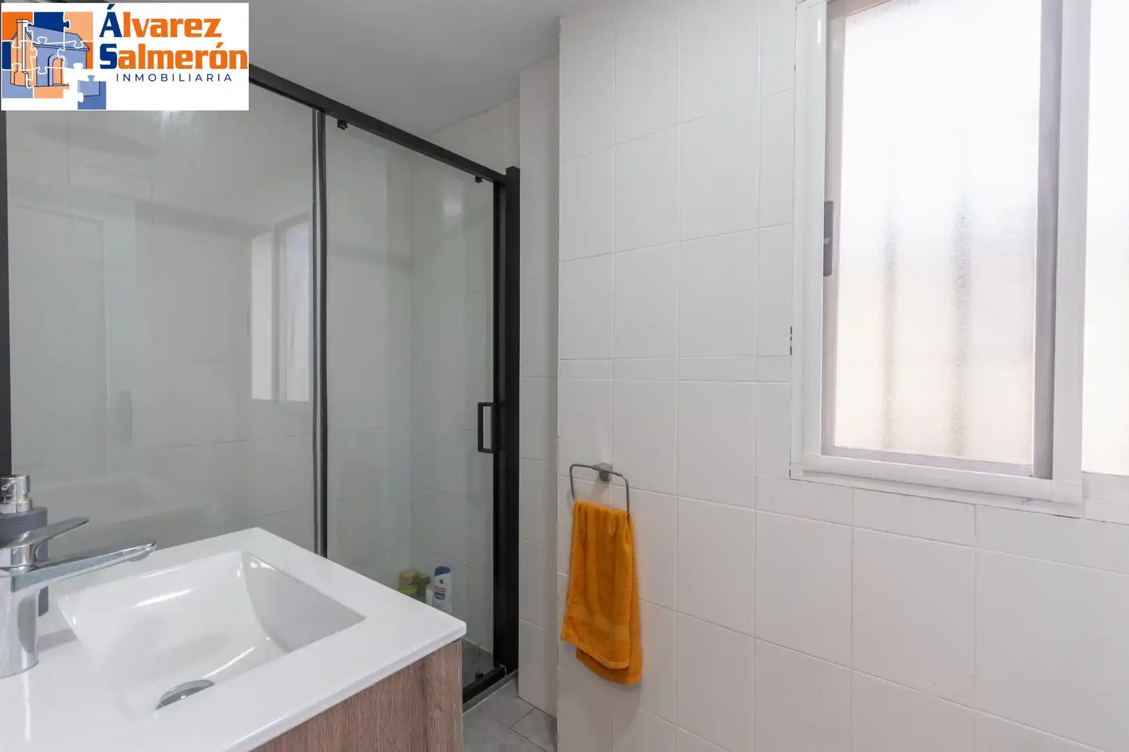 Bathroom of Houses for sale in Altos de la Zubia