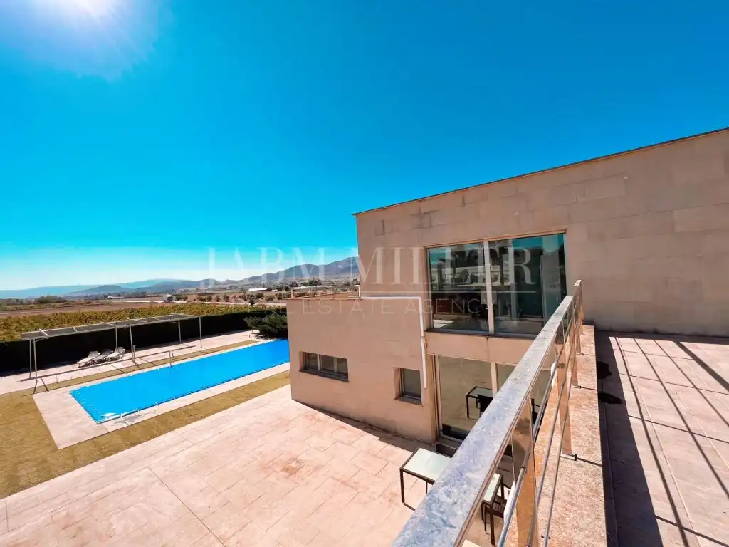 Vista exterior de Casa o xalet en venda en Yecla amb Aire condicionat, Calefacció i Jardí privat
