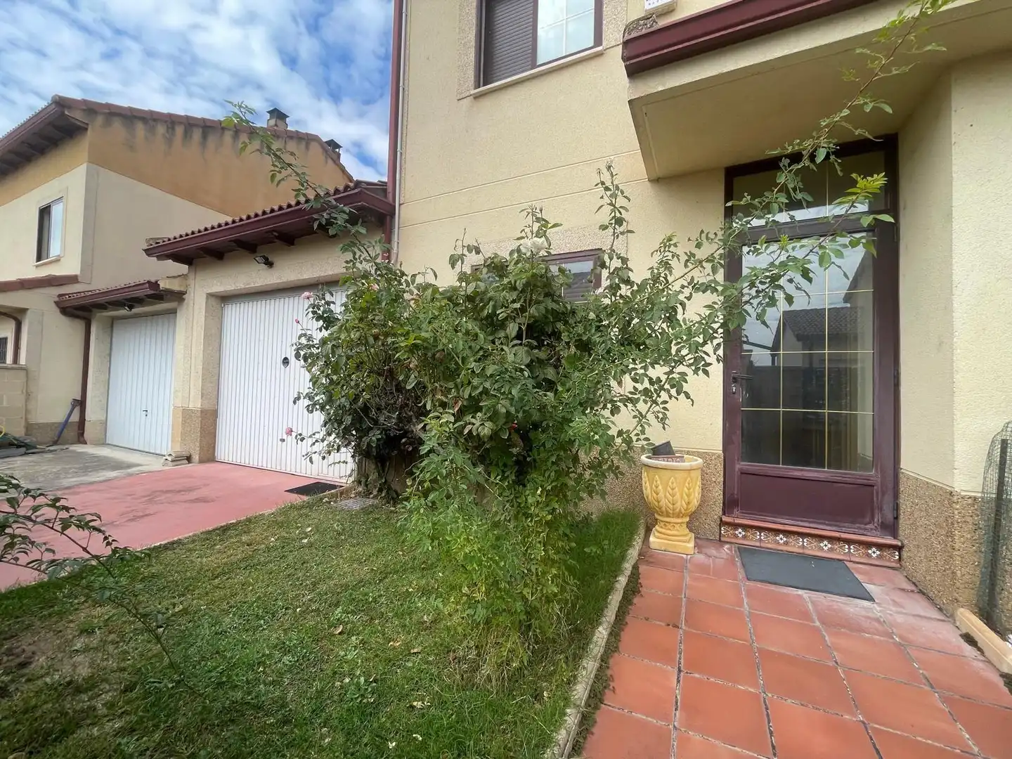 Casa adosada en venta en Hontanares de Eresma