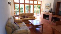 Sala d'estar de Casa o xalet en venda en Tordera amb Terrassa i Piscina