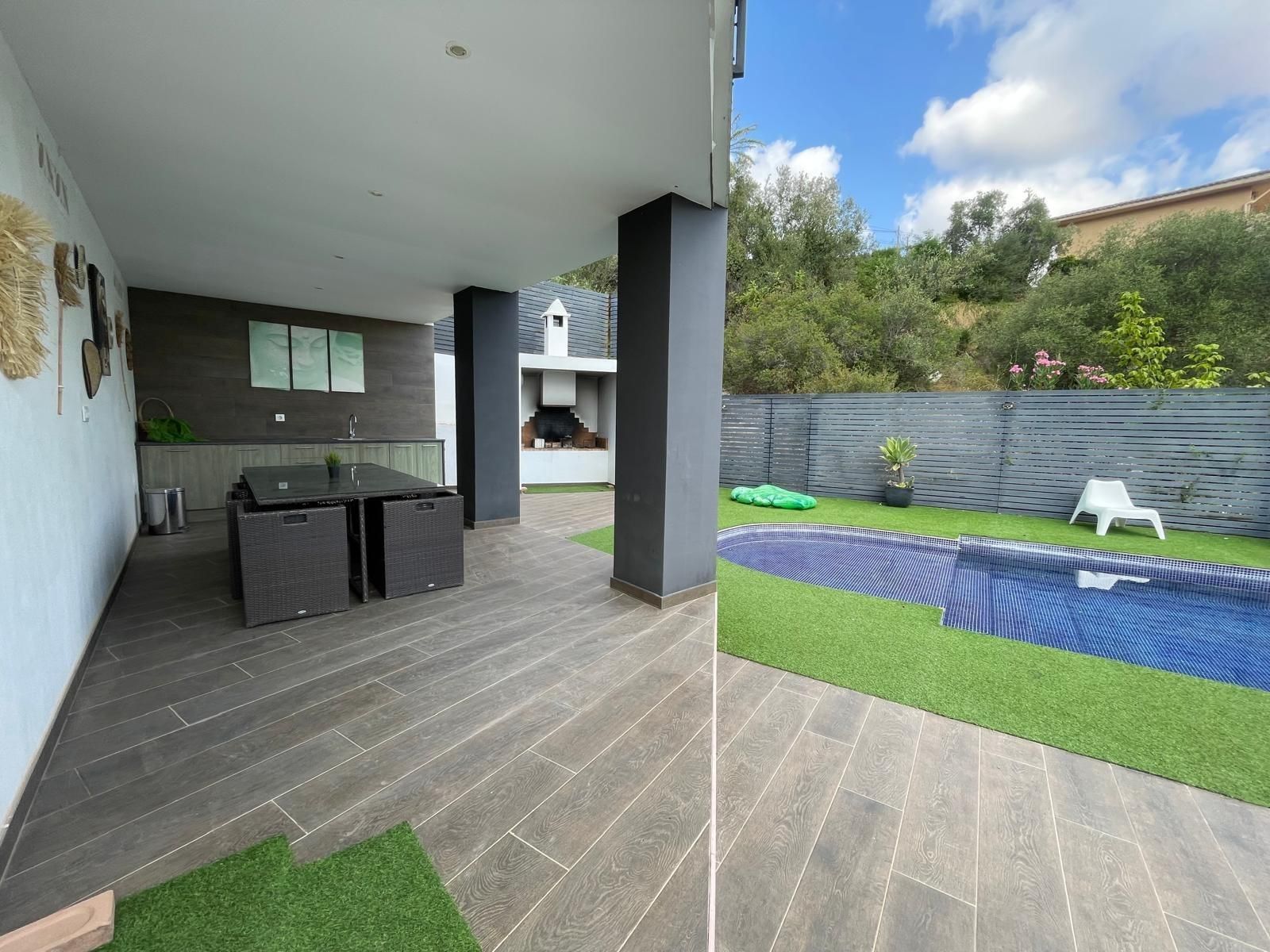 Terrassa de Casa o xalet de lloguer en Chiva amb Aire condicionat, Calefacció i Jardí privat