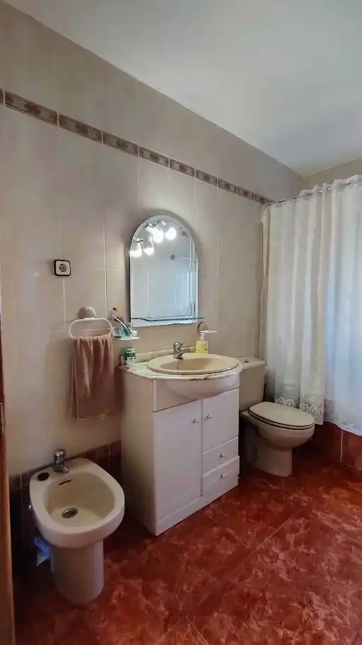 Baño de Casa o chalet en venta en Torrejón del Rey con Aire acondicionado, Calefacción y Jardín privado