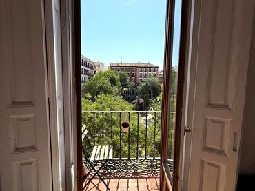Piso con balcón en venta en Plaza del Dos de Mayo