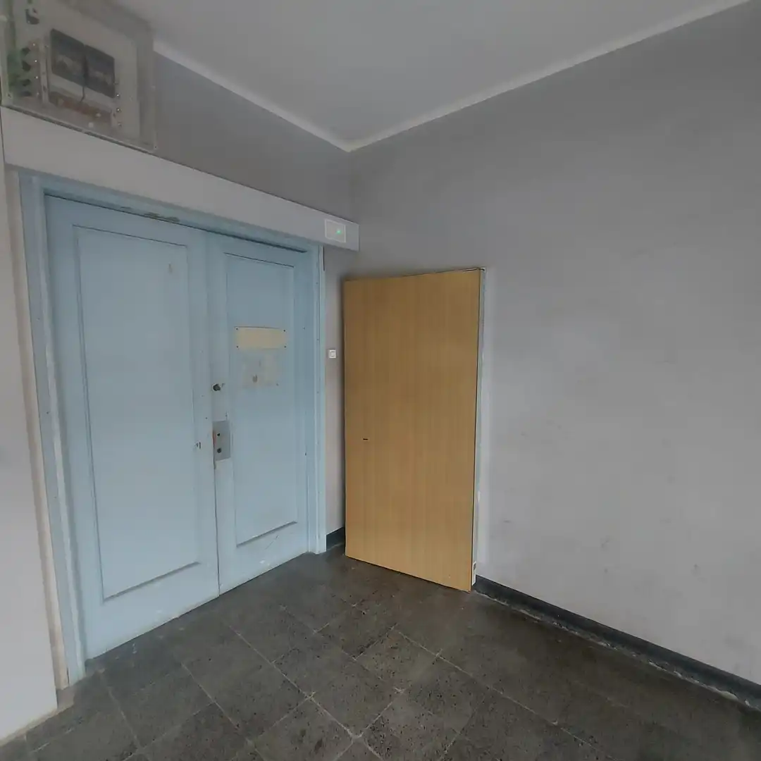 Local en venta en L'Hospitalet de Llobregat con Alarma