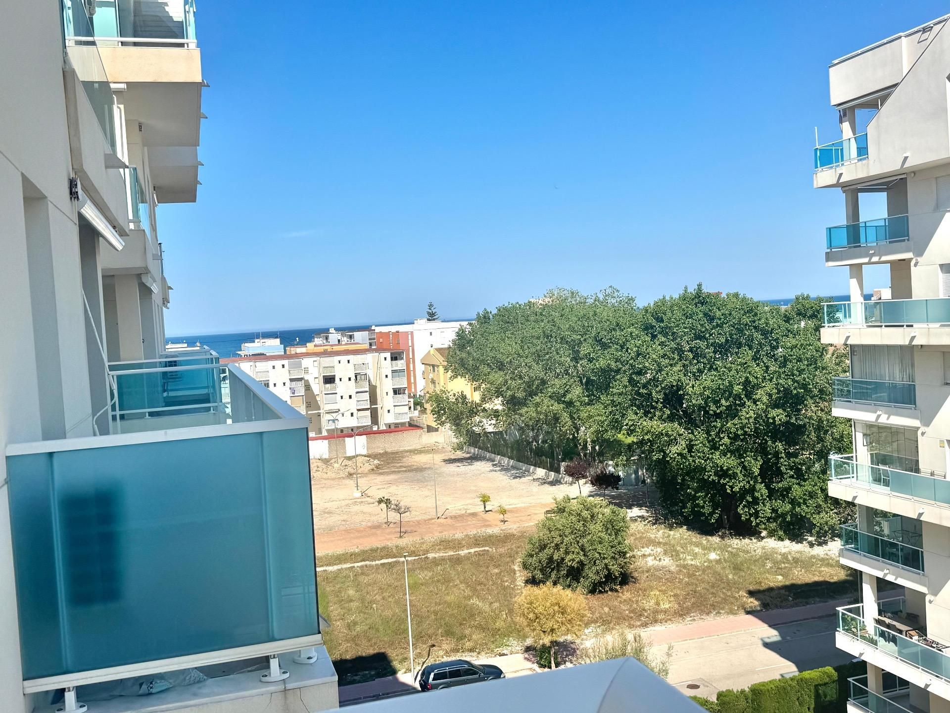 Vista exterior de Apartament en venda en Piles amb Terrassa, Balcó i Piscina comunitària