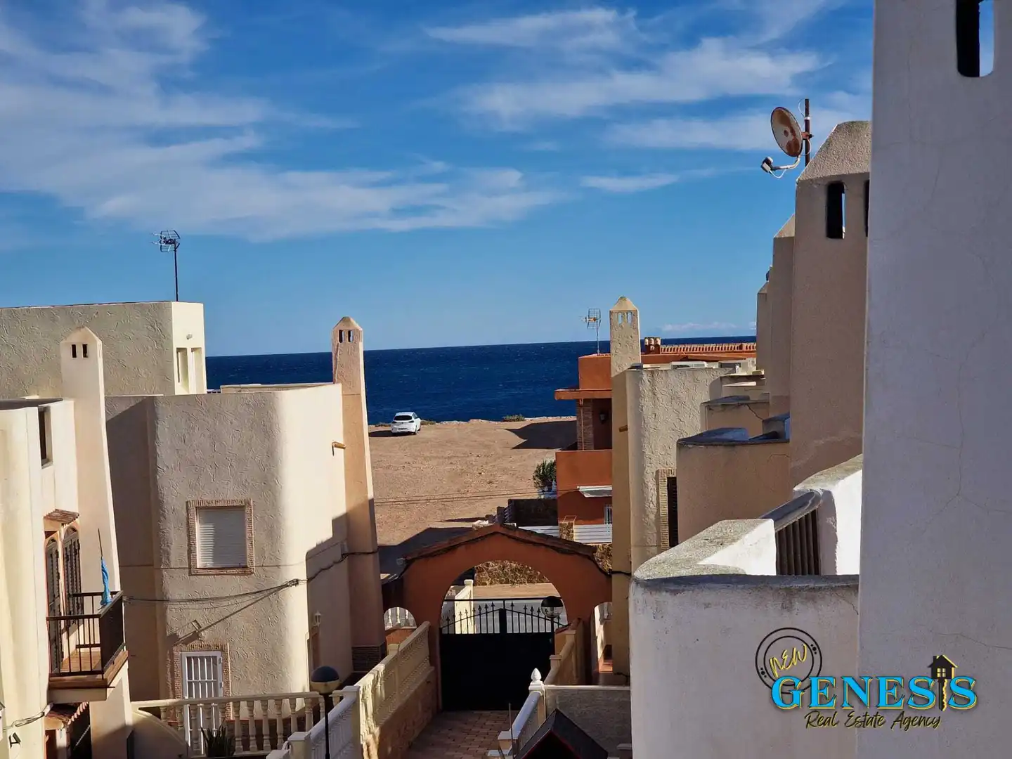 Vista exterior de Casa adosada en venda en Torrevieja amb Aire condicionat, Terrassa i Traster