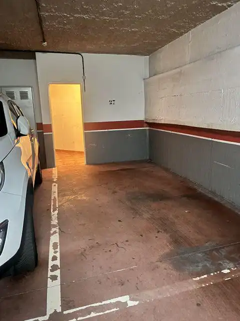 Garage zur Miete in Gijón 