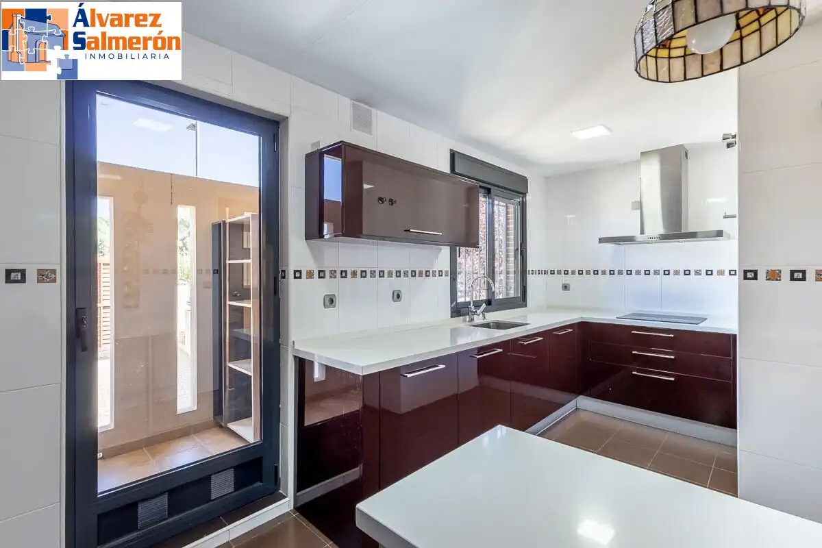 Cocina de Casa o chalet en venta en Albolote con Aire acondicionado, Calefacción y Jardín privado