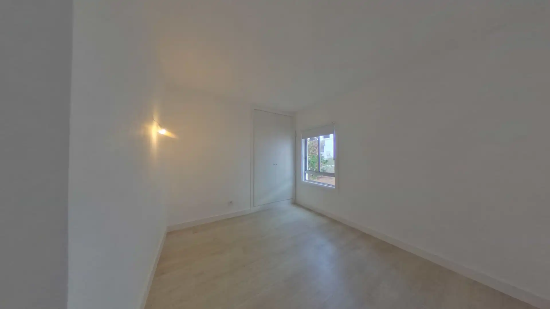Schlafzimmer von Erdgeschoss zum Verkauf in Arona mit Schwimmbad