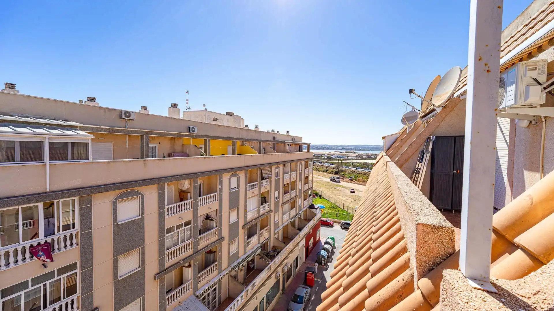 Vista exterior de Àtic en venda en Torrevieja amb Terrassa i Piscina comunitària