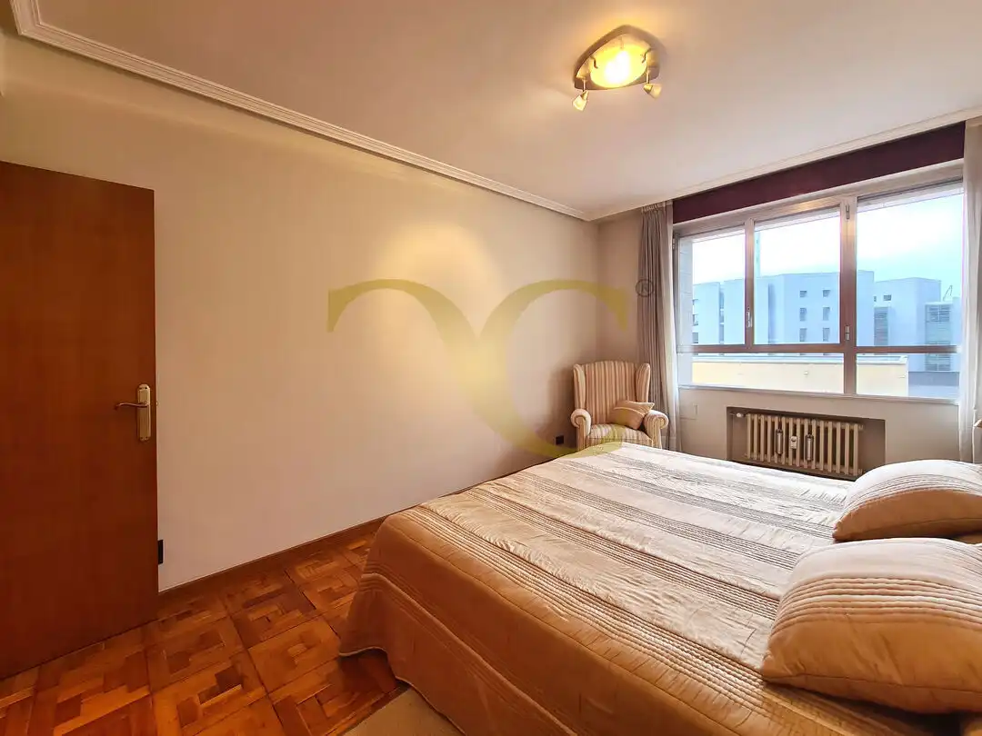 Bedroom of Flat for sale in Oviedo   with Heating