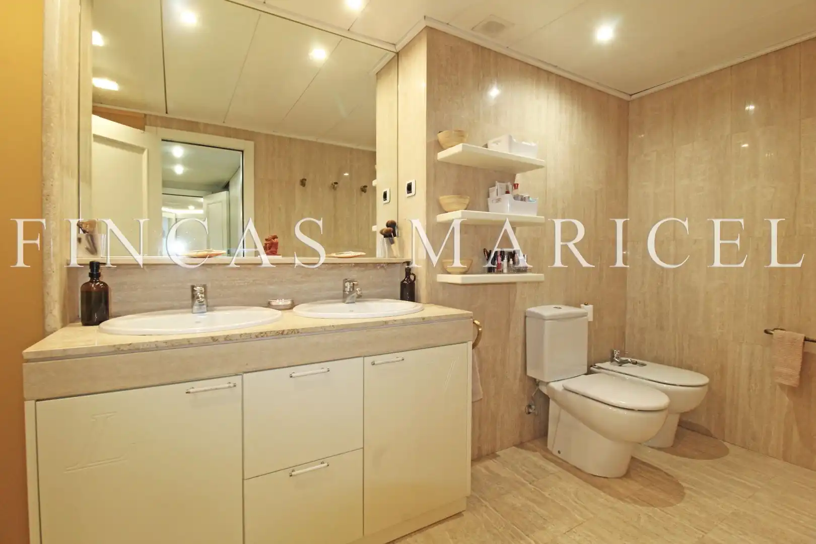 Bathroom of Flat for sale in Sitges  with Air Conditioner, Heating and Storage room