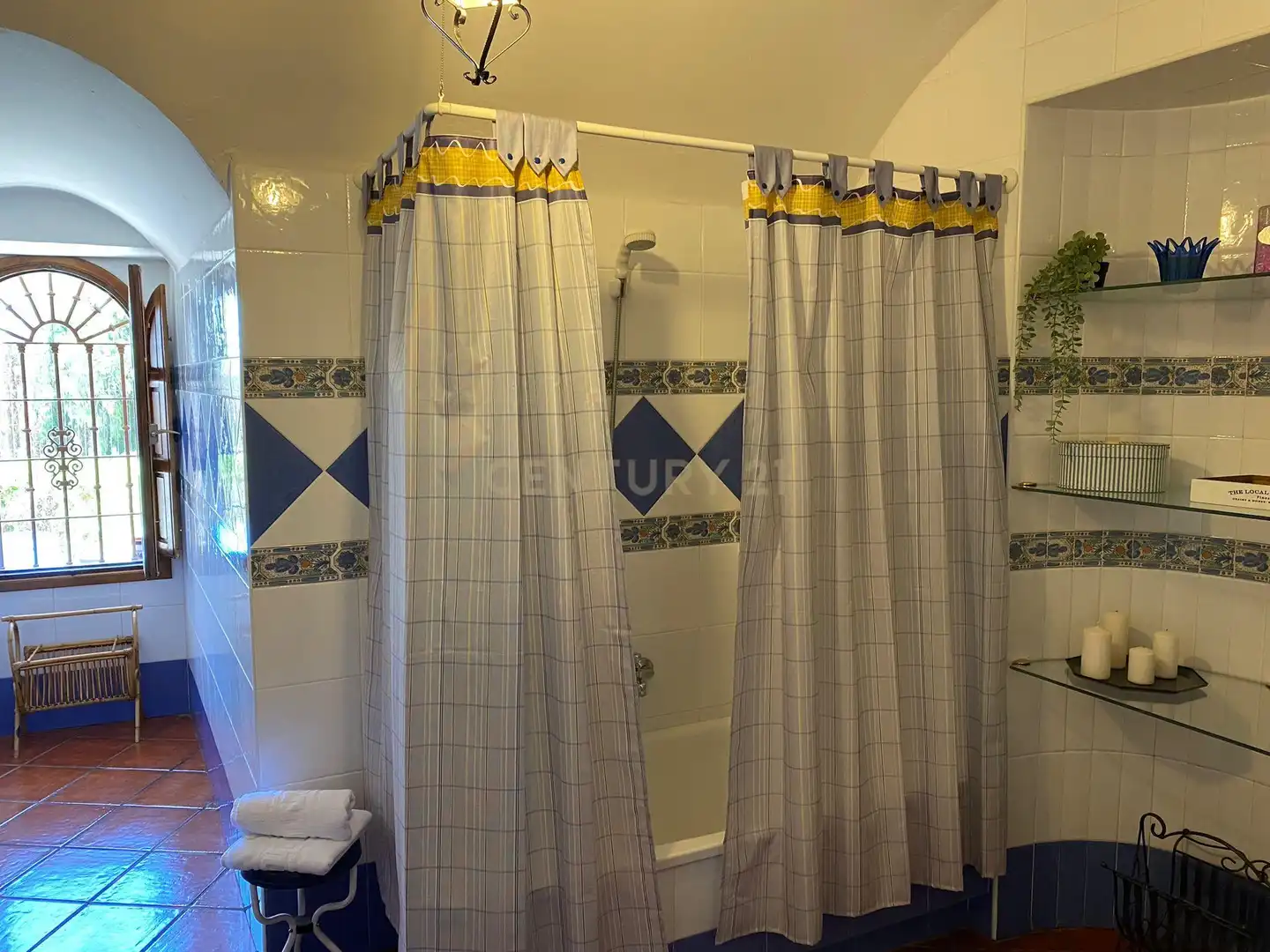 Baño de Casa o chalet de alquiler en Guadix con Lavadora, Microondas y TV