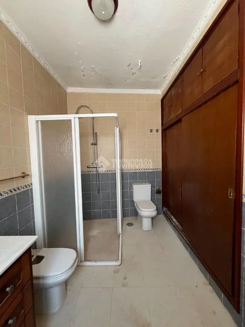 Bany de Casa o xalet en venda en Carmona amb Aire condicionat i Alarma