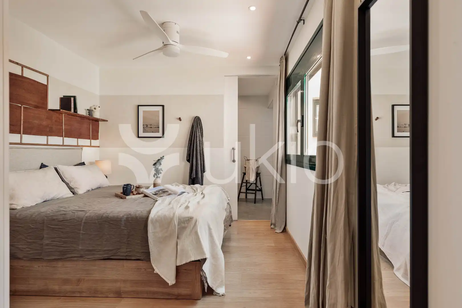 Dormitori de Apartament de lloguer en Barcelona amb Aire condicionat, Calefacció i Moblat