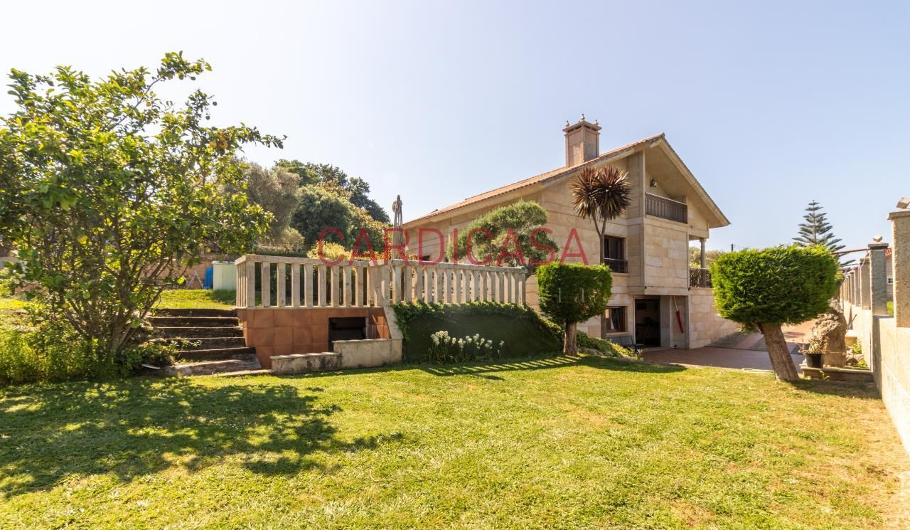 Vista exterior de Casa o xalet en venda en Baiona amb Calefacció, Jardí privat i Terrassa