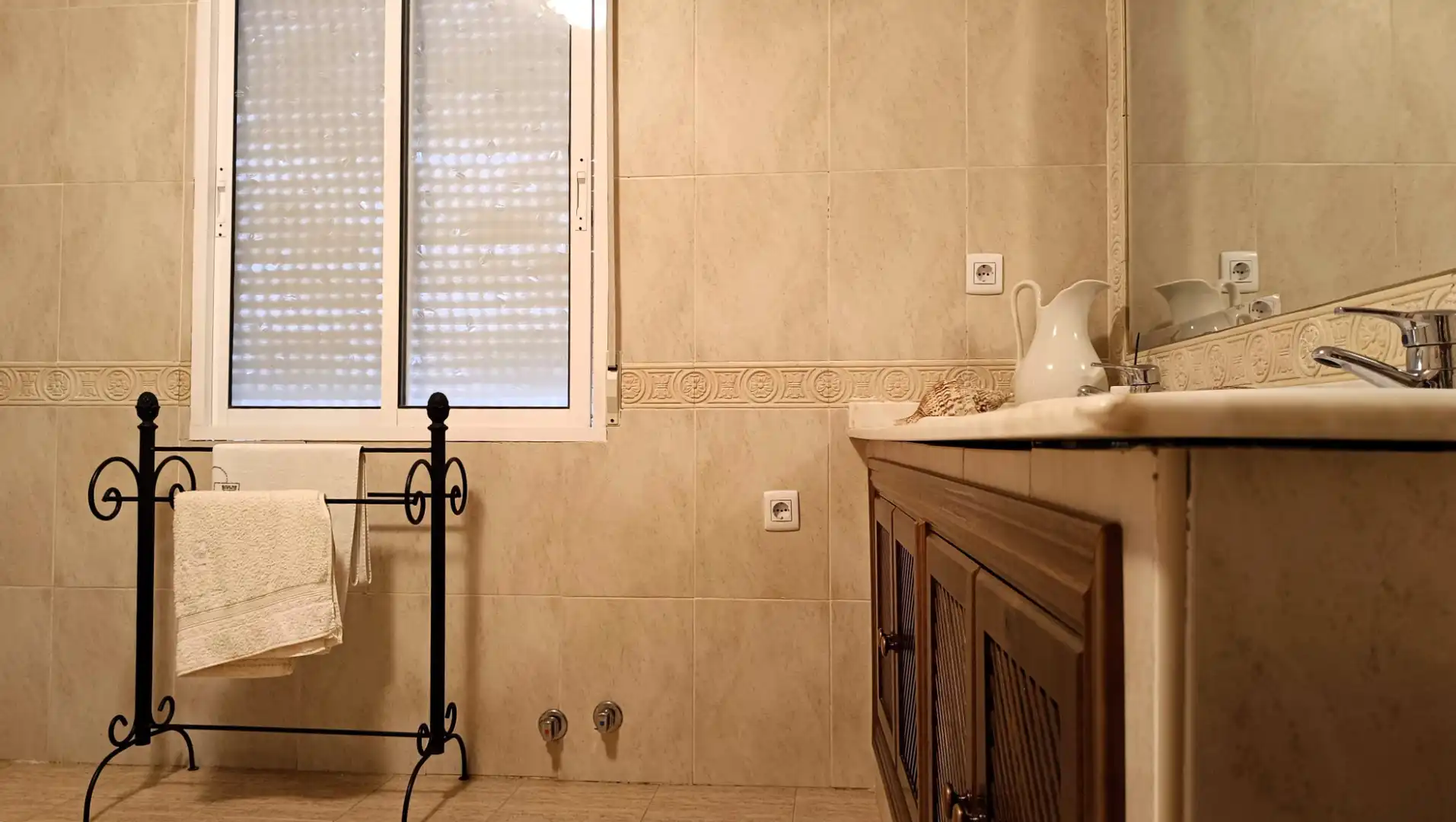 Baño de Casa adosada en venta en Mancha Real con Jardín privado, Terraza y Piscina