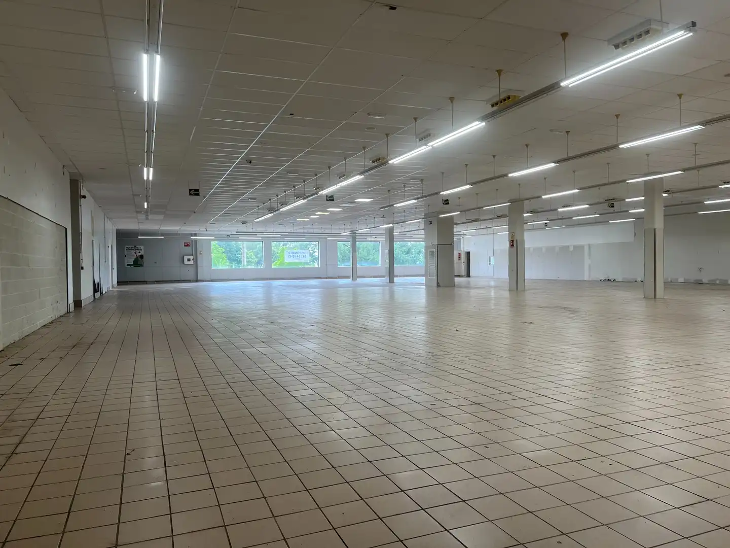 Industrial buildings for rent in Fene  with Heating and Alarm