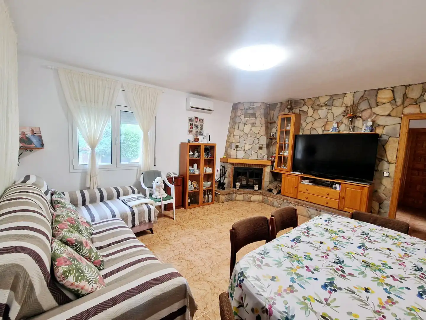 Sala de estar de Casa o chalet en venta en Hostalric con Aire acondicionado, Calefacción y Jardín privado