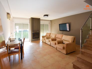 Doppelhaushälfte mit Balkon zum Verkauf in La Bisbal d'Empordà