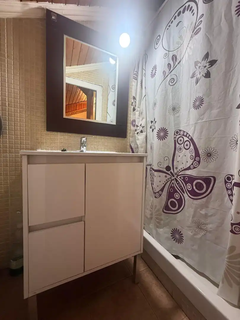 Baño de Piso para compartir en Alp con Calefacción y Amueblado