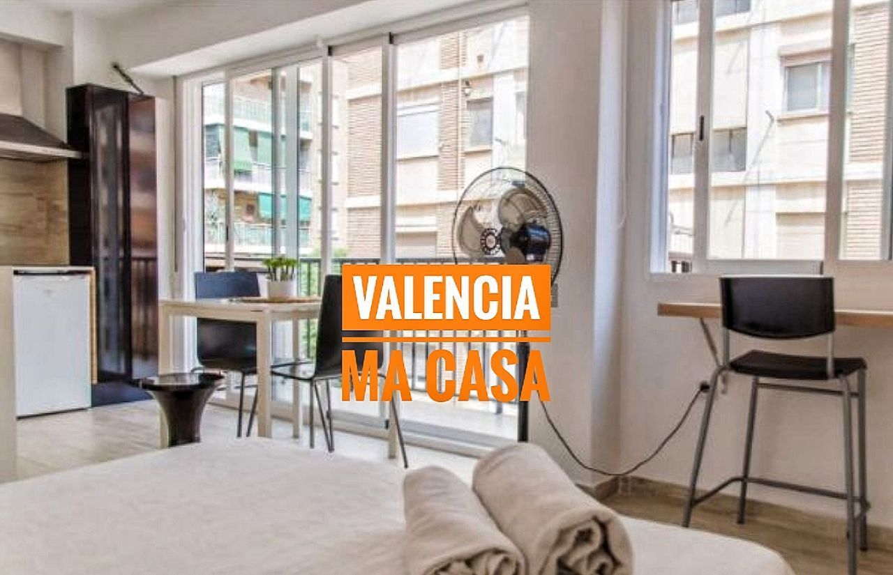Habitación de Piso de alquiler en  Valencia Capital con Aire acondicionado, Calefacción y Amueblado
