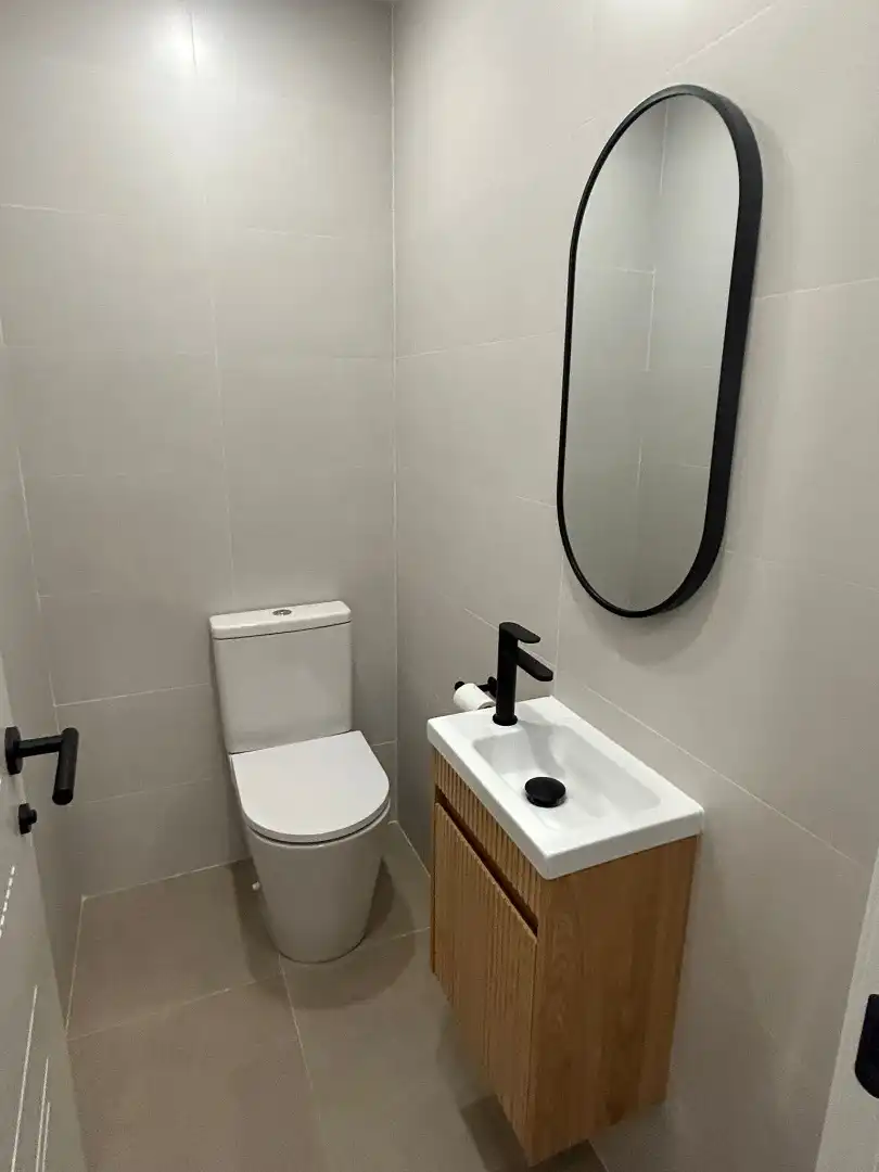 Baño de Piso de alquiler en Fuengirola con Aire acondicionado, Terraza y Amueblado