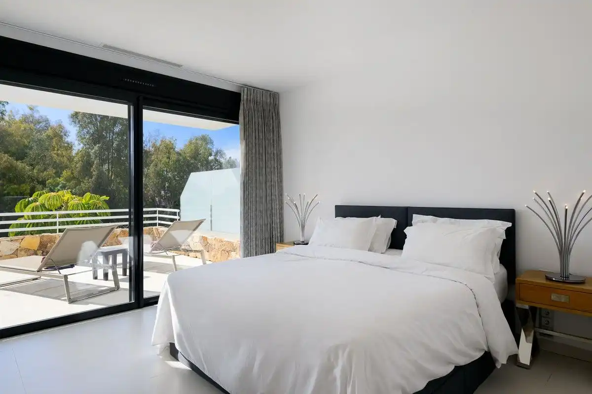 Dormitori de Casa o xalet en venda en Marbella amb Terrassa, Alarma i Piscina comunitària