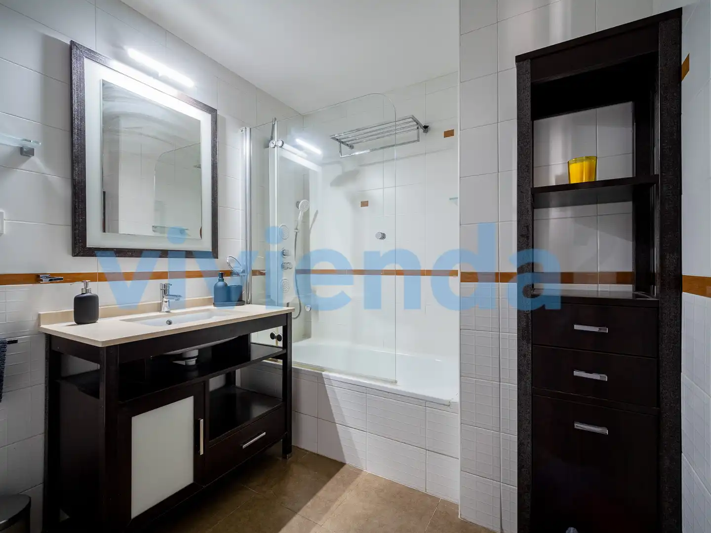 Badezimmer von Wohnung zur Miete in Madrid mit Klimaanlage und Heizung