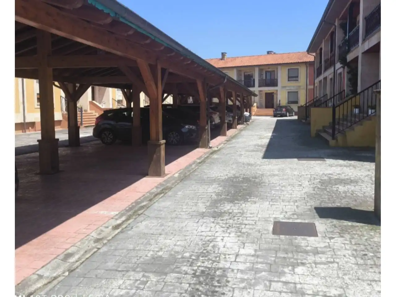 Parking de Casa adosada en venta en Santa María de Cayón con Calefacción, Terraza y Amueblado