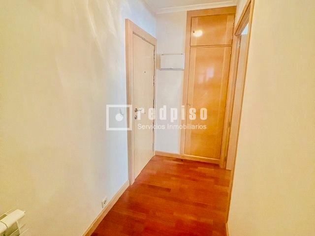 Foto 1 de Piso en venta en Numancia, Madrid