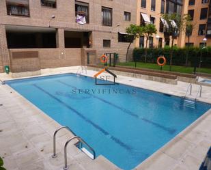 Swimming pool of Flat to rent in  Madrid Capital  with Air Conditioner, Heating and Storage room