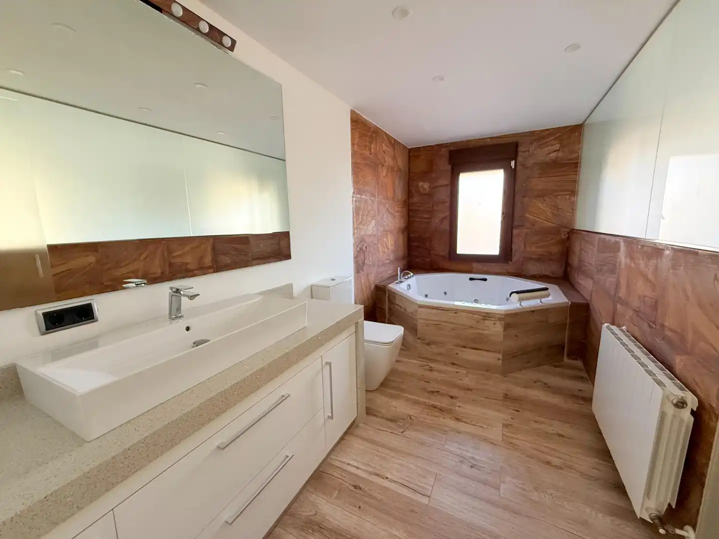 Badezimmer von Haus oder Chalet zur Miete in San Antonio de Benagéber mit Klimaanlage, Heizung und Privatgarten