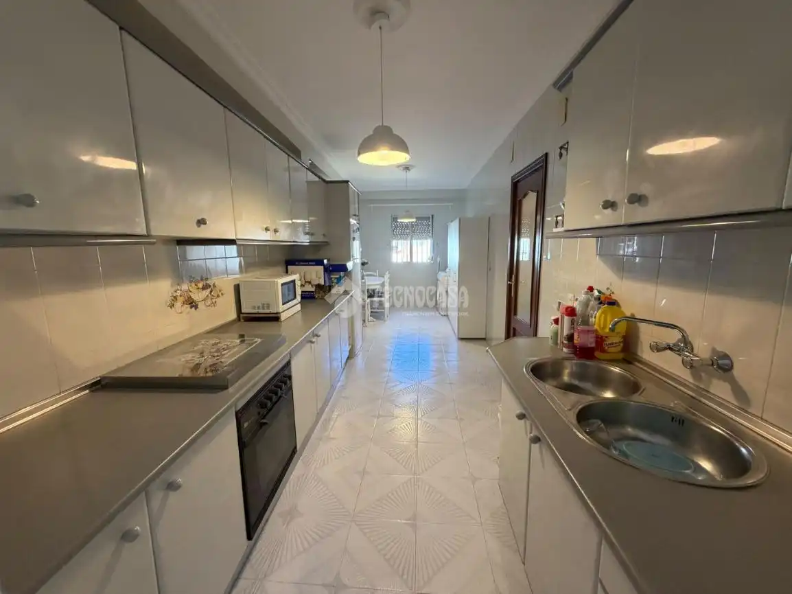 Cuina de Casa o xalet en venda en Sevilla amb Aire condicionat i Balcó