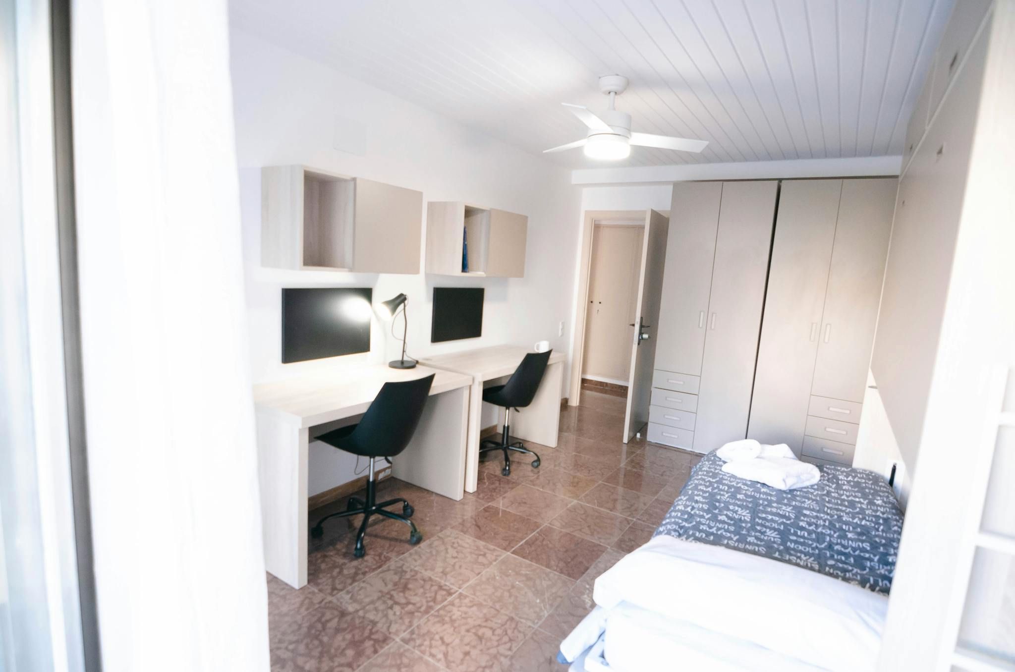Bedroom of Flat to share in  Valencia Capital  with Furnished and Washing machine
